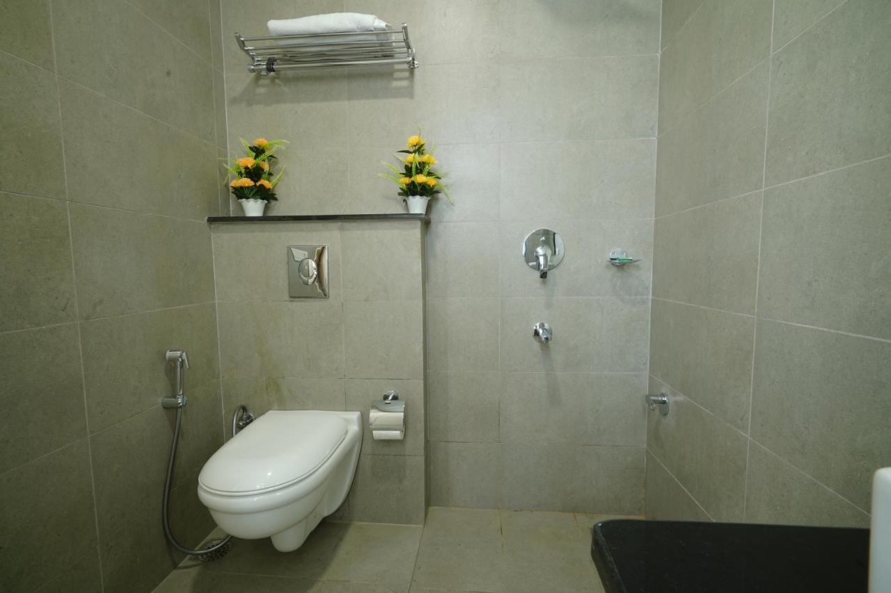 Octave Orchid Vista Hotel Gurgáon Kültér fotó